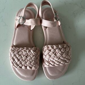 New Steve Madden girls pink braided sandals Size: 2